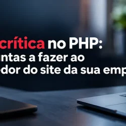 Falha crítica no PHP: portátil com código e um sinal de aviso vermelho no ecrã