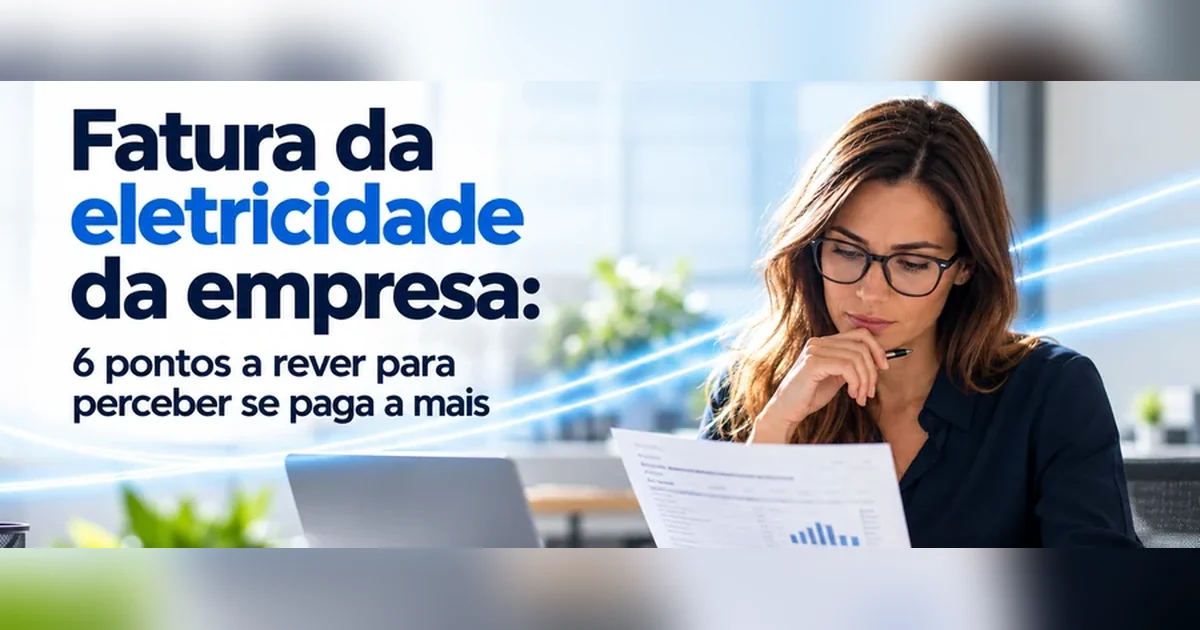 Gestora a analisar a fatura da eletricidade da empresa em papel à secretária, ao lado de um portátil